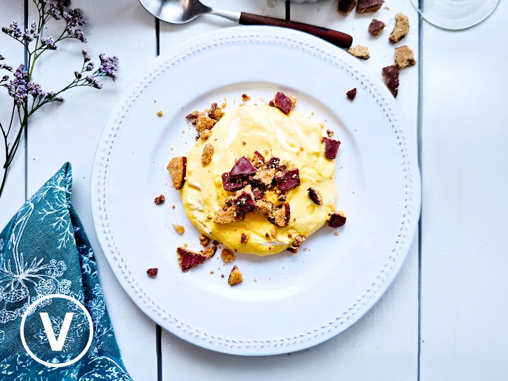 LUFTIGE MANGO- CHEESECAKE-CREME MIT LEMON-CURD & SCHWEDISCHEN SCHOKOLADEN-HAFERKEKSEN